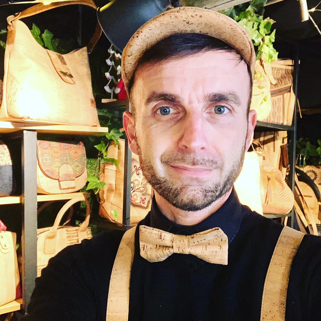 Bretelles homme en liège - bretelles cuir vegan - bretelles cuir végétal - noeud papillon liège - noeud papillon bois de liège - chapeau beret liege 