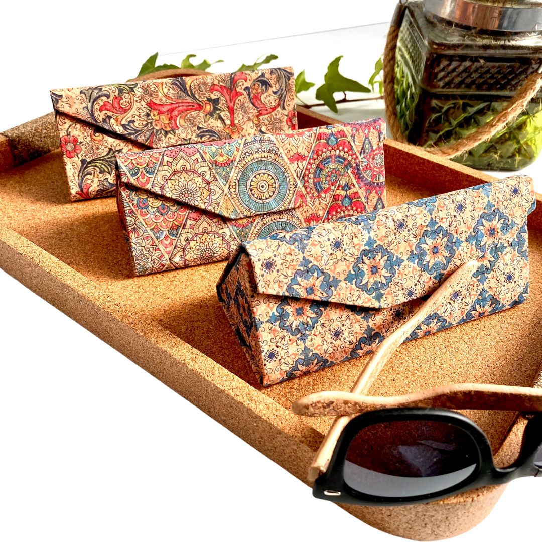 Rigid “Foldable” cork glasses case